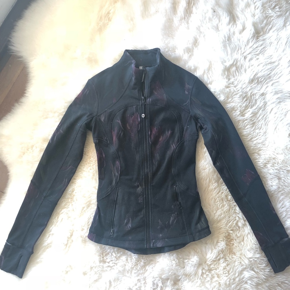 Black Lululemon forme jacket